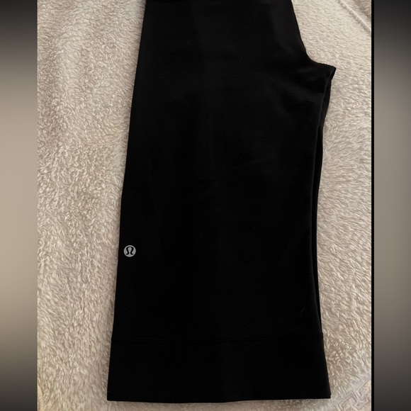 ❌SOLD❌ 🖤LULULEMON Clam Digger wide legged capri pants | SIZE 6 - Picture 13 of 13